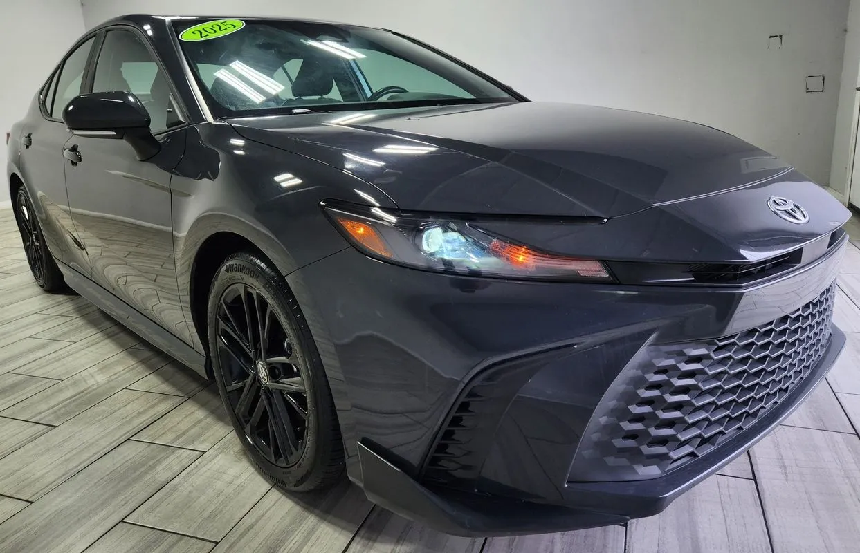 Toyota Camry photo 7