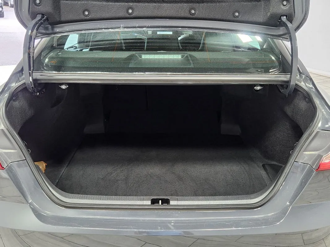 Toyota Camry photo 14