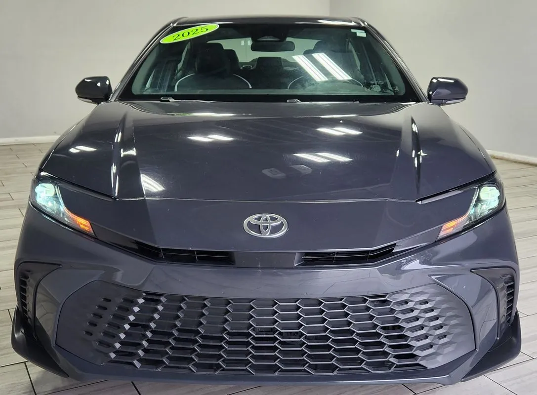 Toyota Camry photo 8