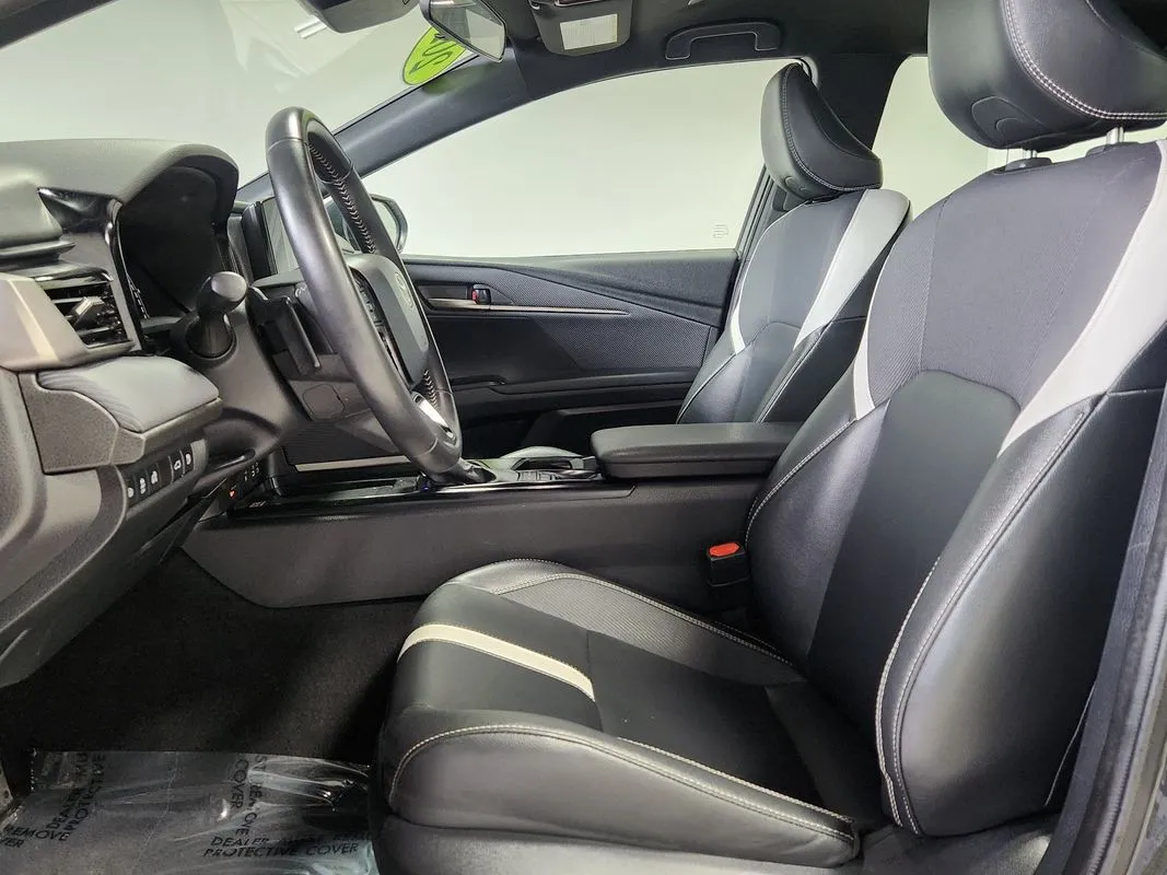 Toyota Camry photo 11