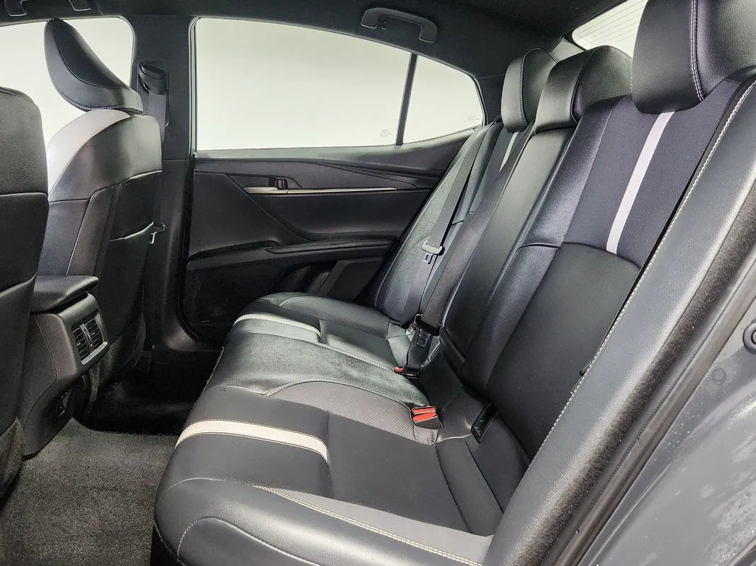 Toyota Camry photo 13