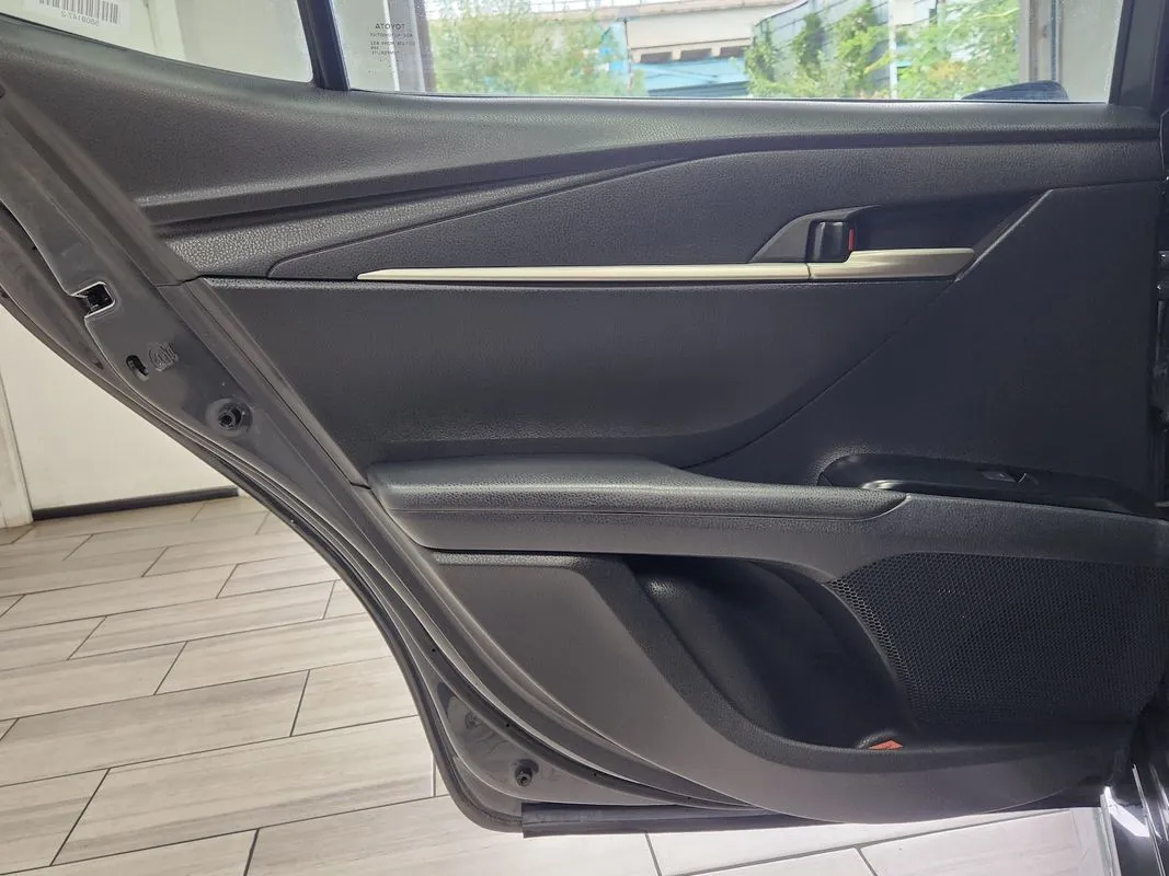 Toyota Camry photo 12