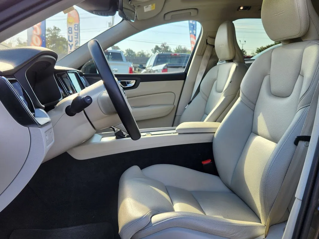 Volvo XC60 photo 11