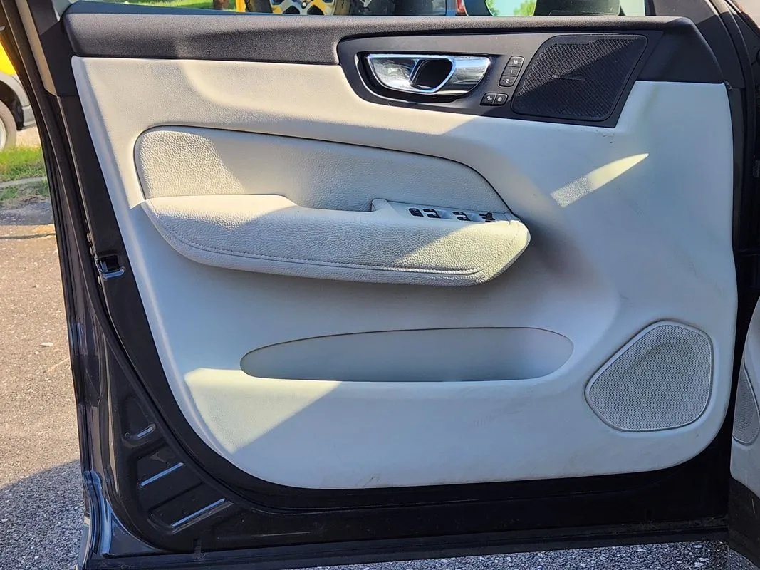 Volvo XC60 photo 10
