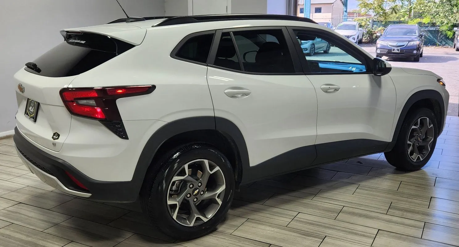 More photos of 2025 Chevrolet Trax FWD LT at Torresdale Ave, PA