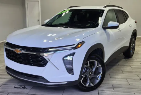 White 2025 Chevrolet Trax FWD LT for sale in Philadelphia, PA