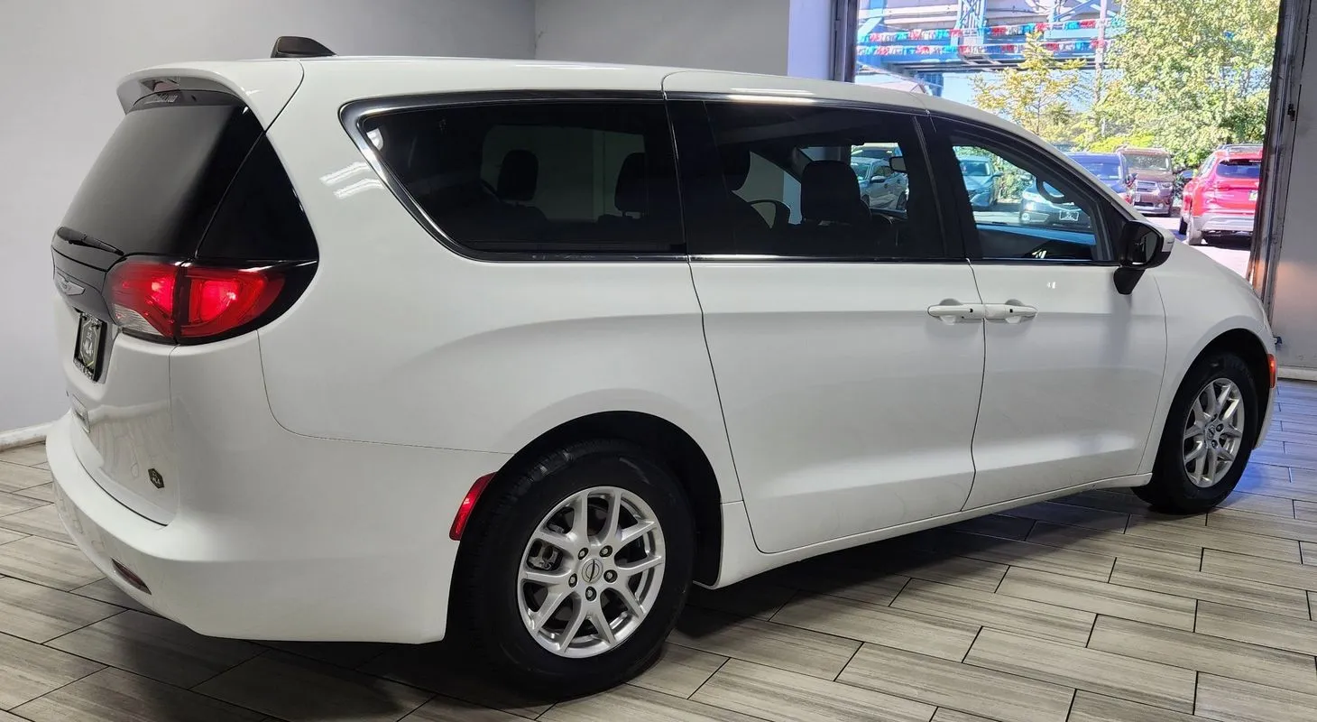 More photos of 2023 Chrysler Voyager LX at Torresdale Ave, PA