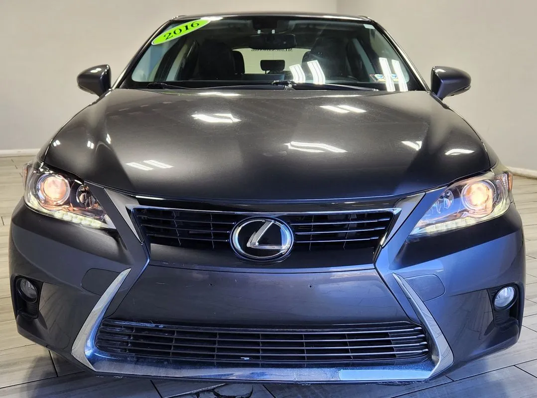 Lexus CT photo 7