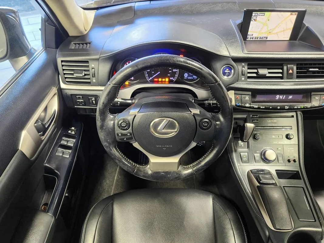 Lexus CT photo 15
