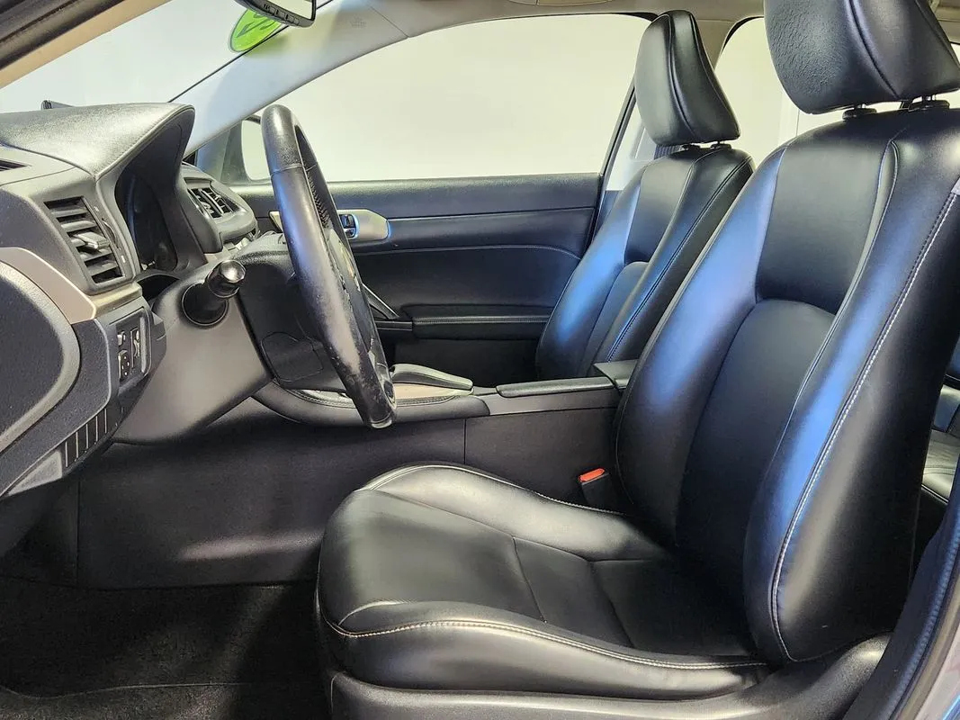 Lexus CT photo 10