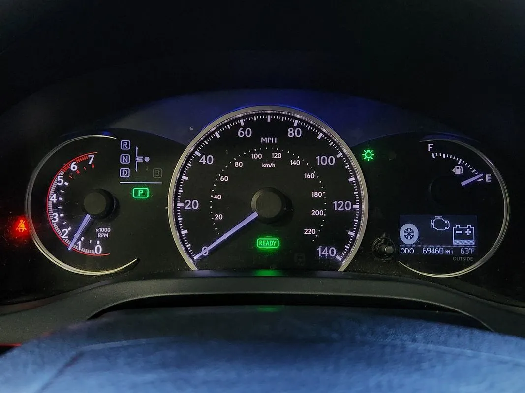 Lexus CT photo 17
