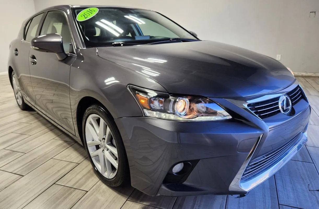 Lexus CT photo 6