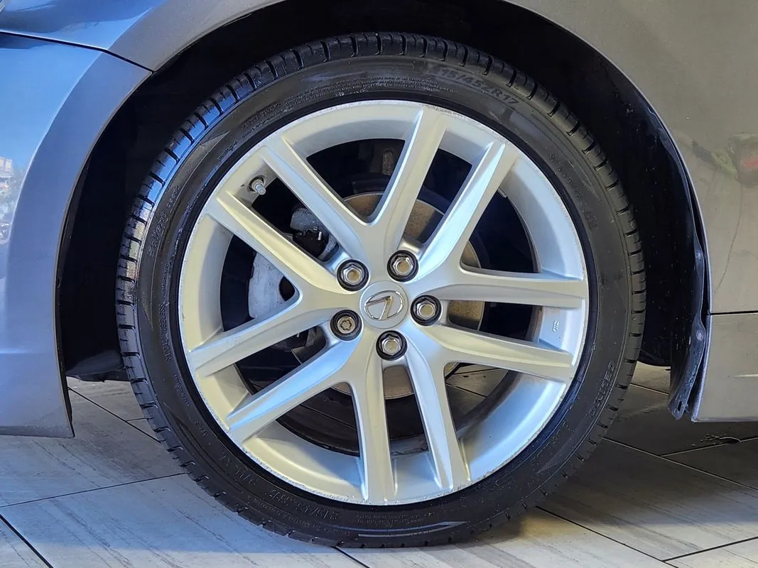 Lexus CT photo 8
