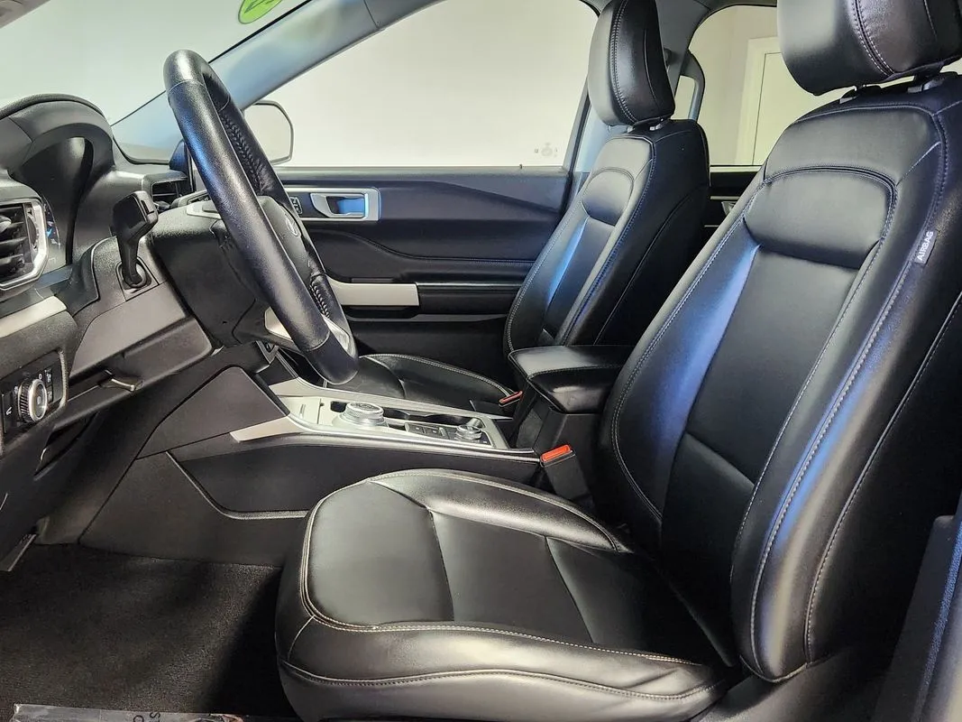 Ford Explorer photo 10
