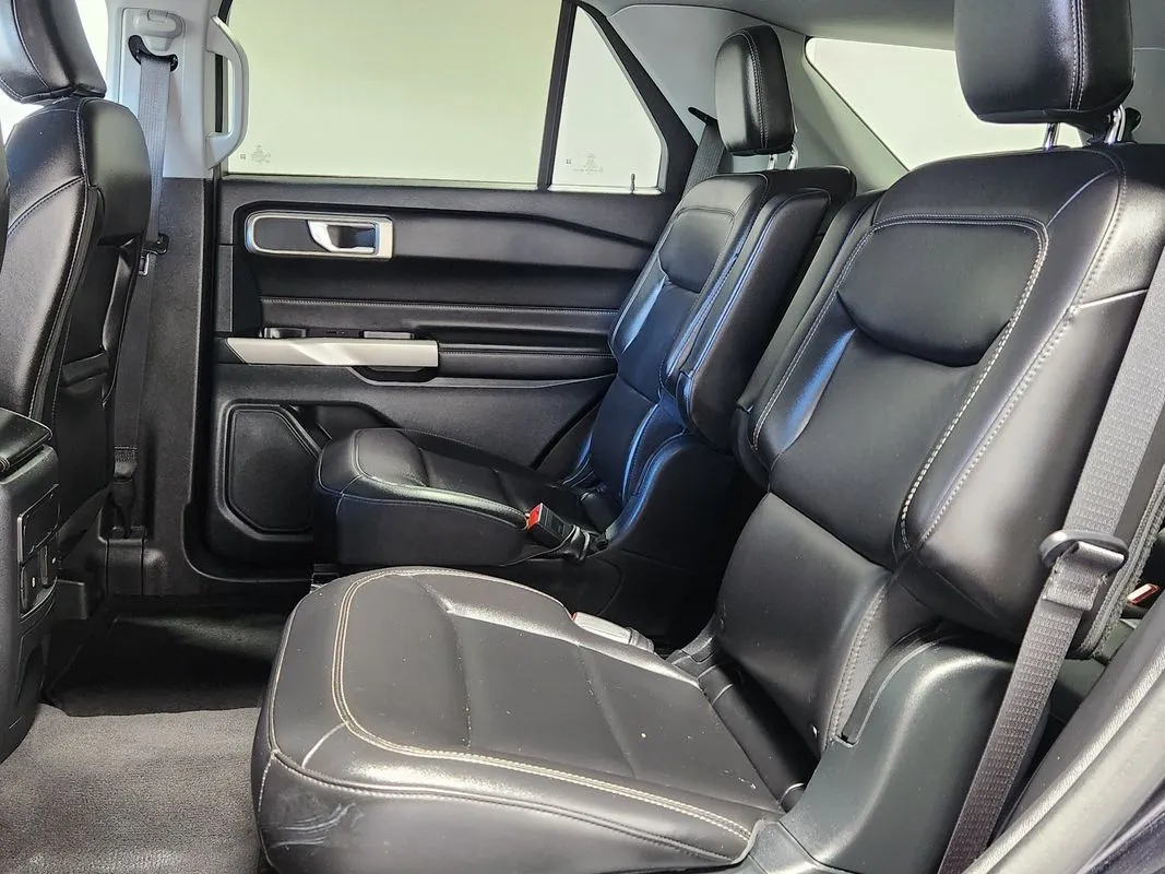 Ford Explorer photo 12