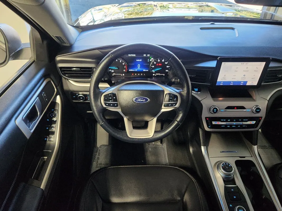 Ford Explorer photo 16