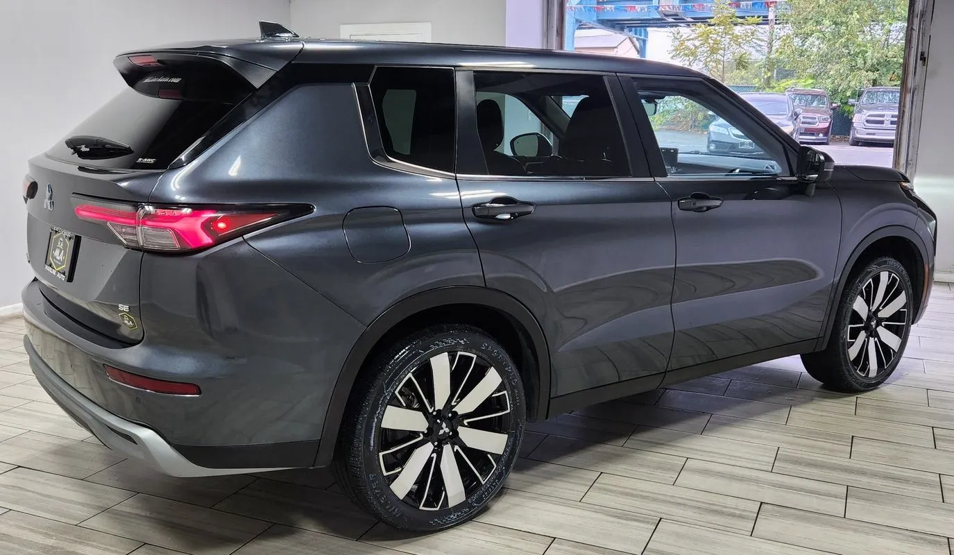 More photos of 2025 Mitsubishi Outlander SE 2.5 S-AWC at Torresdale Ave, PA