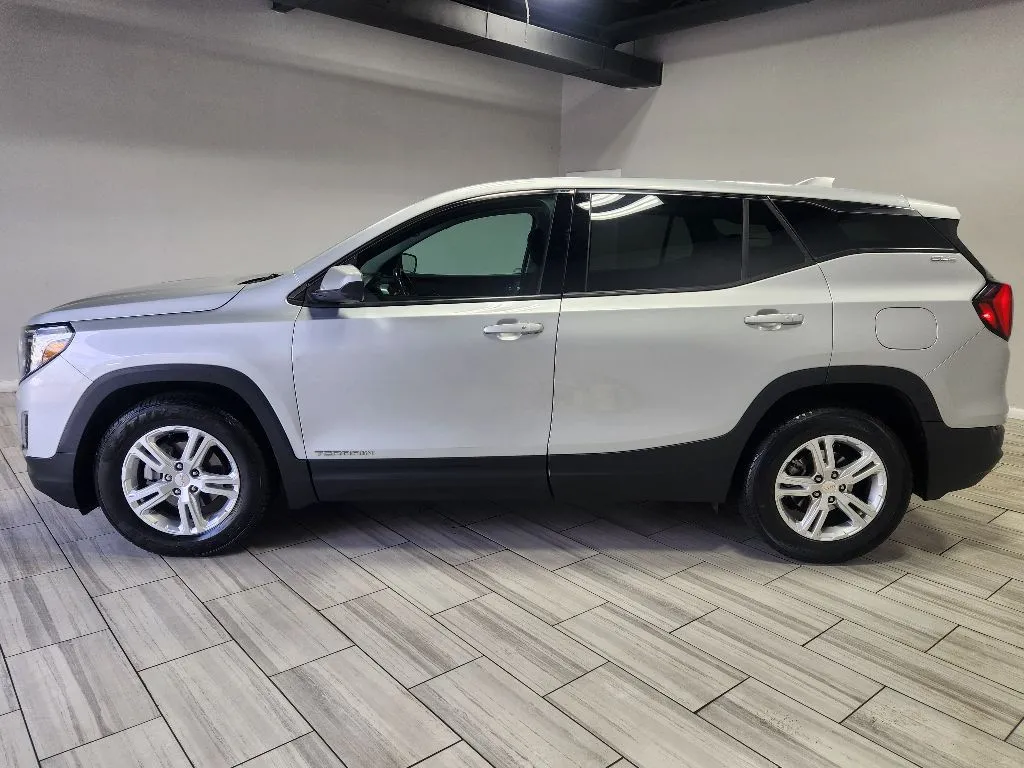 Photos of 2020 GMC Terrain SLE for sale in Philadelphia, PA at Torresdale Ave