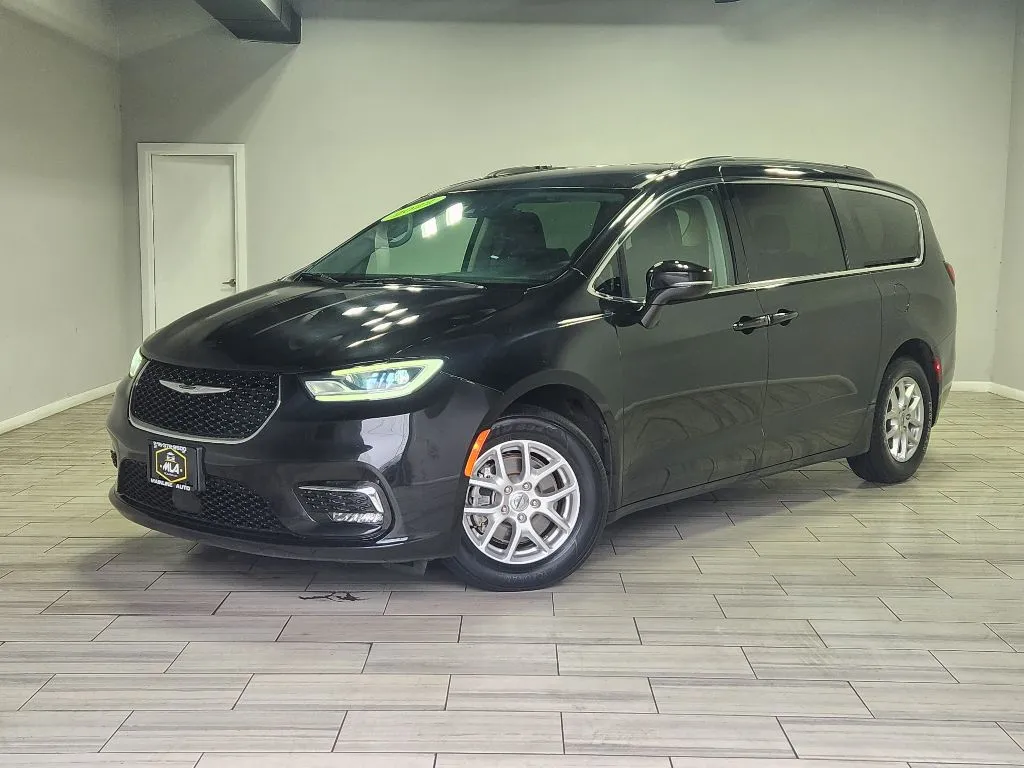 2022 Chrysler Pacifica Touring L for sale in Philadelphia, PA