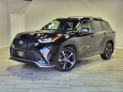 Used 2021 Toyota Highlander XSE for sale in Philadelphia, PA at