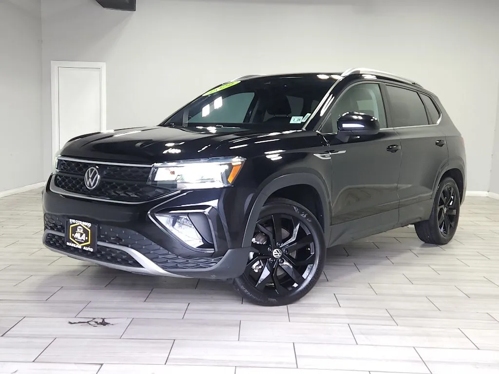 Black 2023 Volkswagen Taos SE for sale in Philadelphia, PA