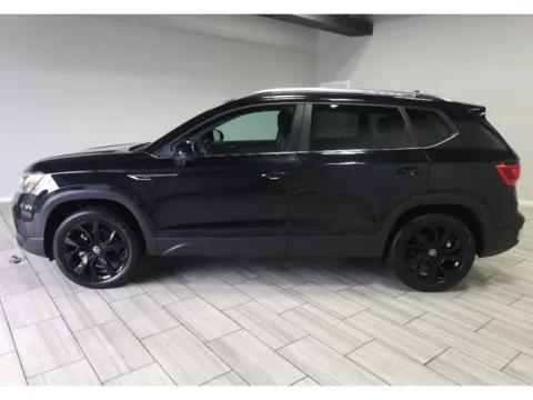 Photos of 2023 Volkswagen Taos SE for sale in Philadelphia, PA at Torresdale Ave