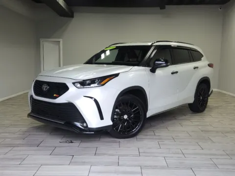 White 2023 Toyota Highlander XSE for sale in Philadelphia, PA
