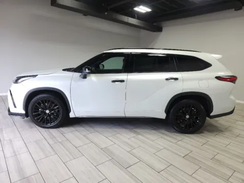 Photos of 2023 Toyota Highlander XSE for sale in Philadelphia, PA at Torresdale Ave