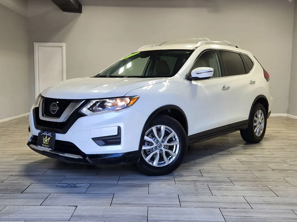 White 2020 Nissan Rogue SV for sale in Philadelphia, PA