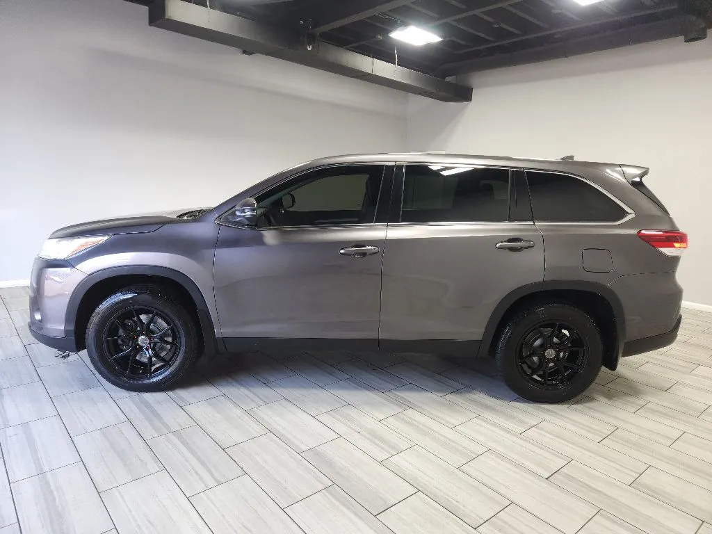 Photos of 2019 Toyota Highlander LE Plus for sale in Philadelphia, PA at Torresdale Ave