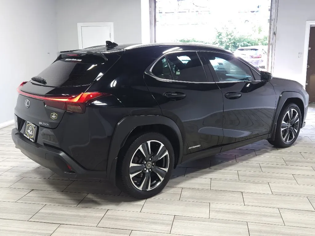 More photos of 2021 Lexus UX 250h at Torresdale Ave, PA