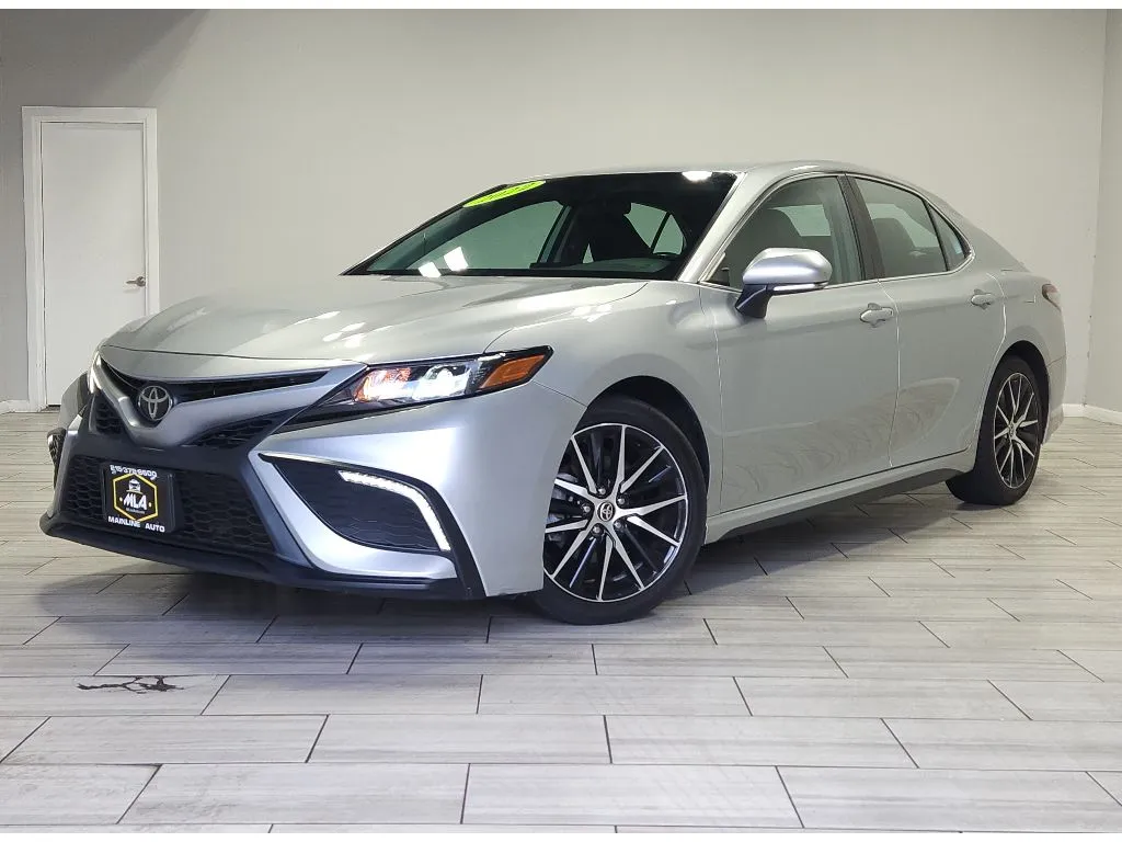 Silver 2022 Toyota Camry SE for sale in Philadelphia, PA