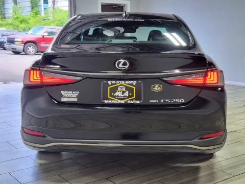 More photos of 2021 Lexus ES 250 F SPORT at Torresdale Ave, PA