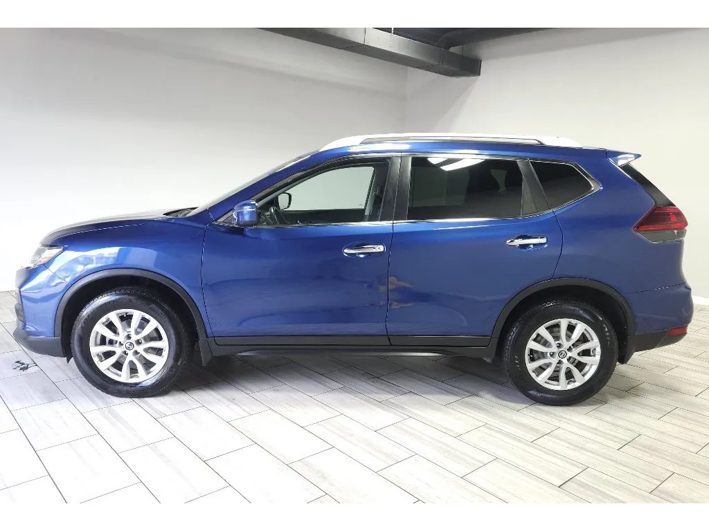 Photos of 2020 Nissan Rogue SV for sale in Philadelphia, PA at Torresdale Ave