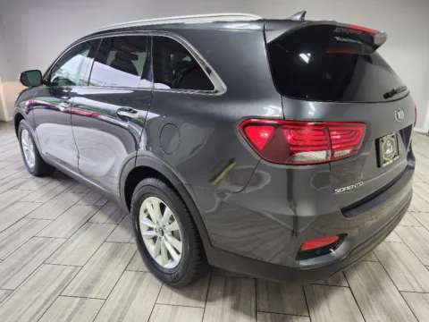 More photos of 2019 Kia Sorento LX at Torresdale Ave, PA