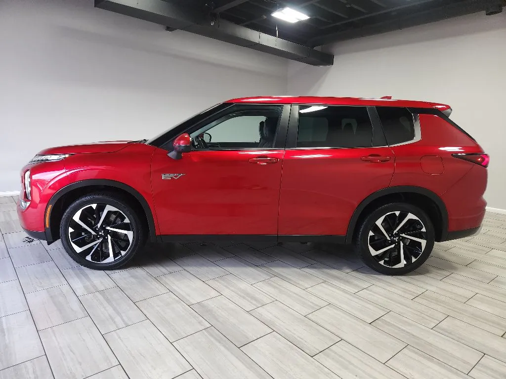 Photos of 2023 Mitsubishi Outlander PHEV SE for sale in Philadelphia, PA at Torresdale Ave
