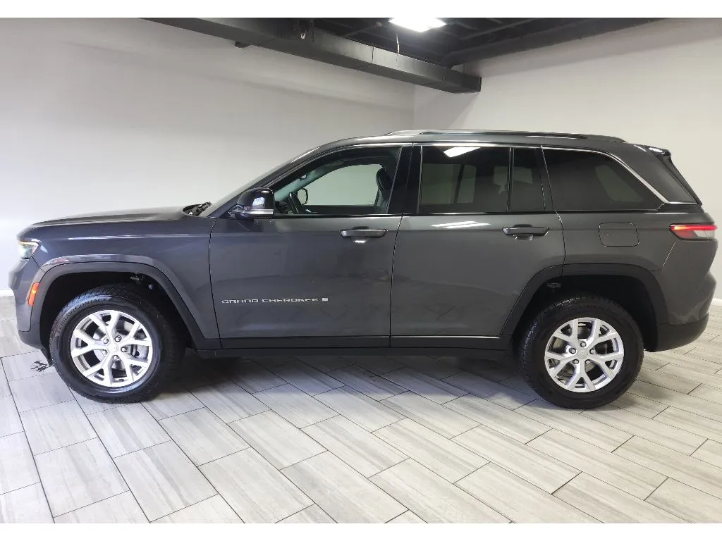 Photos of 2022 Jeep Grand Cherokee Limited for sale in Philadelphia, PA at Torresdale Ave