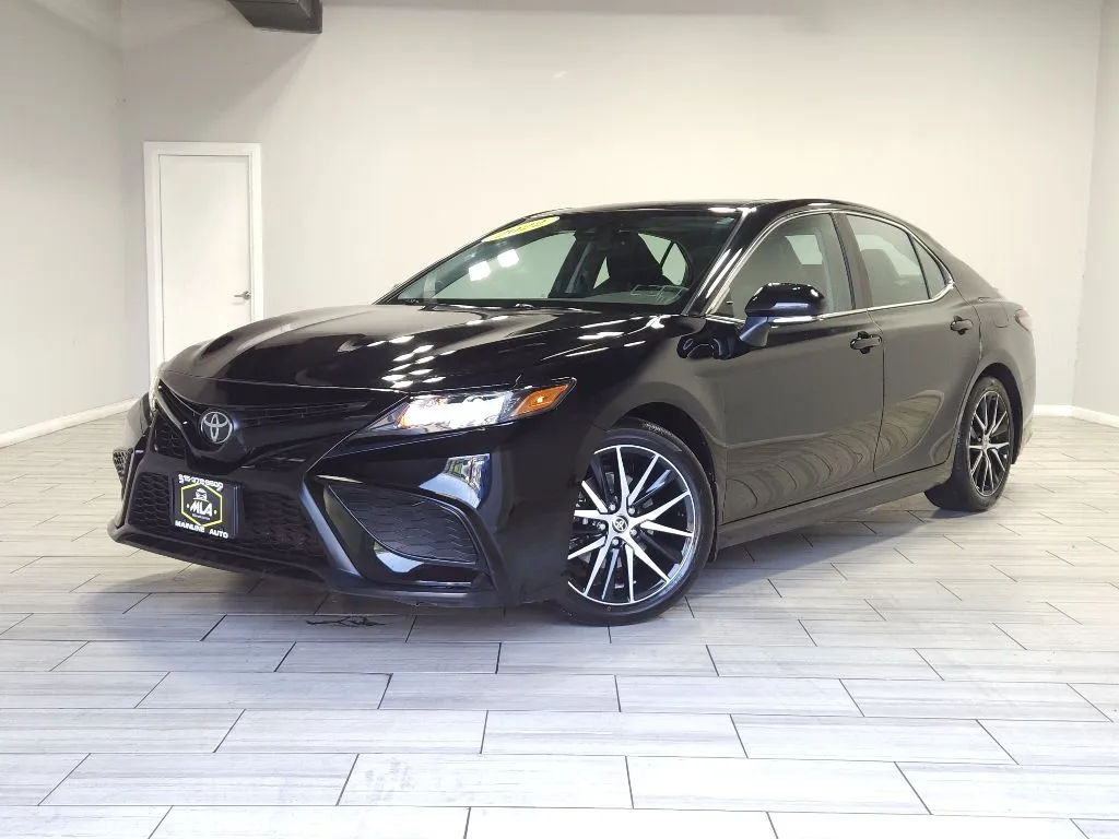 Black 2022 Toyota Camry SE for sale in Philadelphia, PA