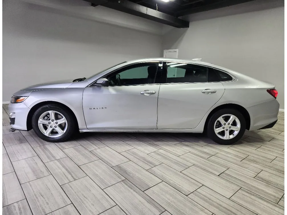 Photos of 2022 Chevrolet Malibu LT for sale in Philadelphia, PA at Torresdale Ave