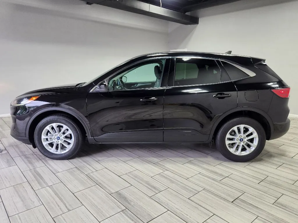 Photos of 2020 Ford Escape SE for sale in Philadelphia, PA at Torresdale Ave