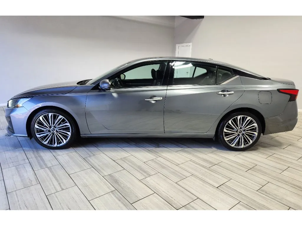 Photos of 2023 Nissan Altima 2.5 SL for sale in Philadelphia, PA at Torresdale Ave