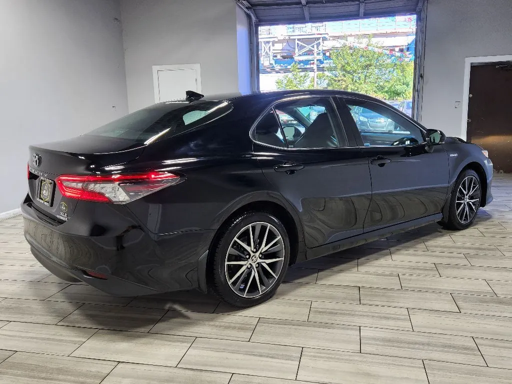 More photos of 2021 Toyota Camry Hybrid Hybrid XLE at Torresdale Ave, PA