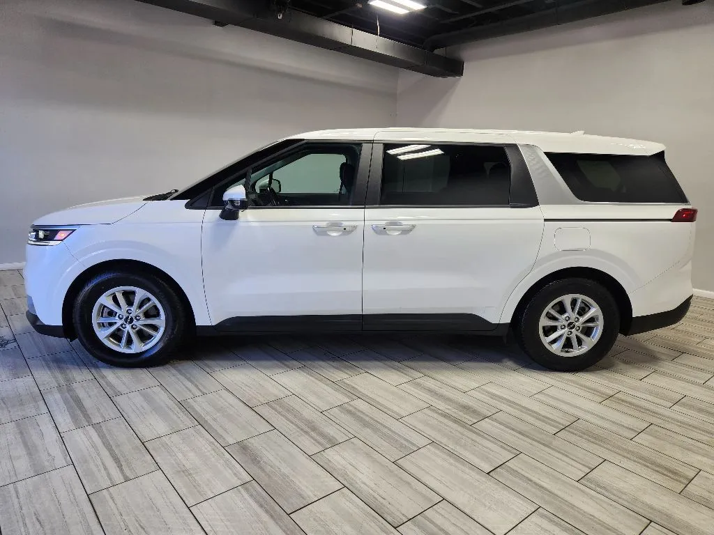 Photos of 2022 Kia Carnival LXS for sale in Philadelphia, PA at Torresdale Ave