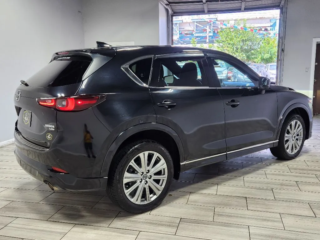 More photos of 2022 Mazda CX-5 Signature at Torresdale Ave, PA