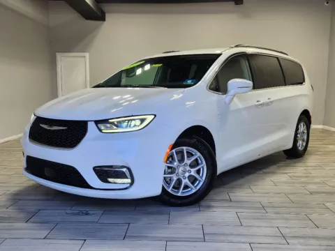 White 2022 Chrysler Pacifica Touring L for sale in Philadelphia, PA