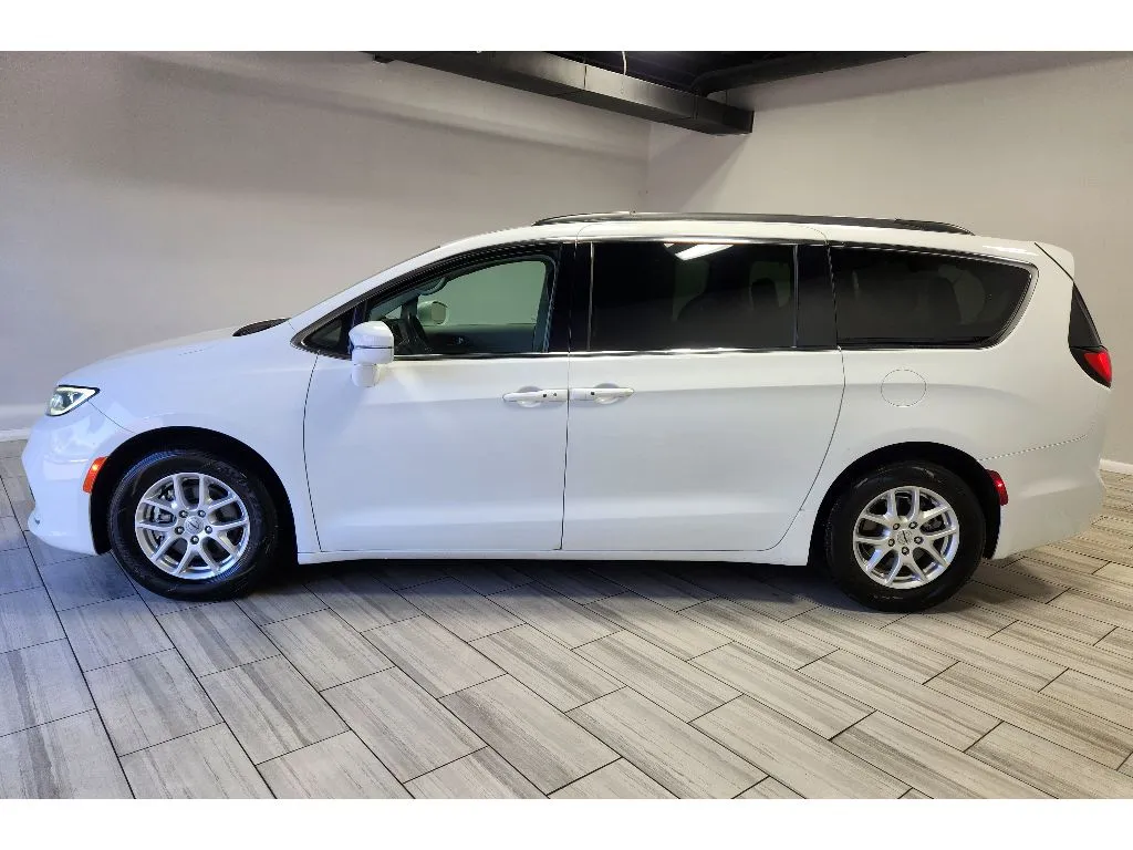 Photos of 2022 Chrysler Pacifica Touring L for sale in Philadelphia, PA at Torresdale Ave