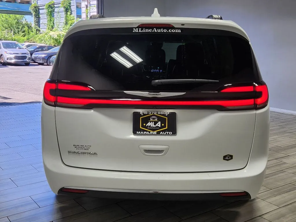 More photos of 2022 Chrysler Pacifica Touring L at Torresdale Ave, PA