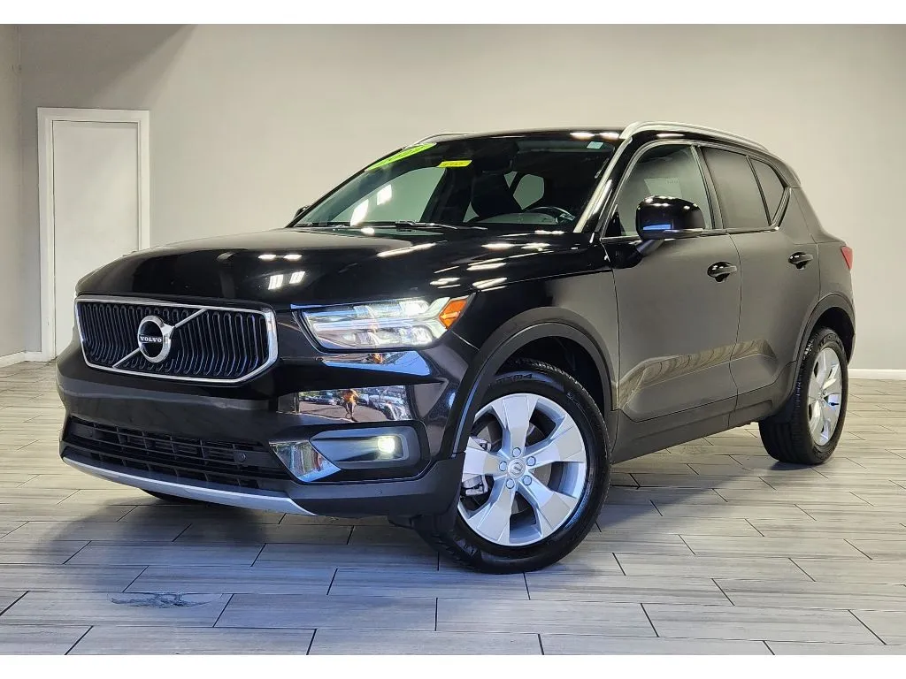 Black 2022 Volvo XC40 Momentum for sale in Philadelphia, PA