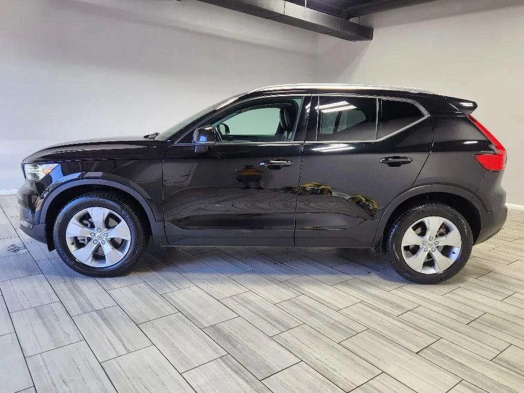 Photos of 2022 Volvo XC40 Momentum for sale in Philadelphia, PA at Torresdale Ave