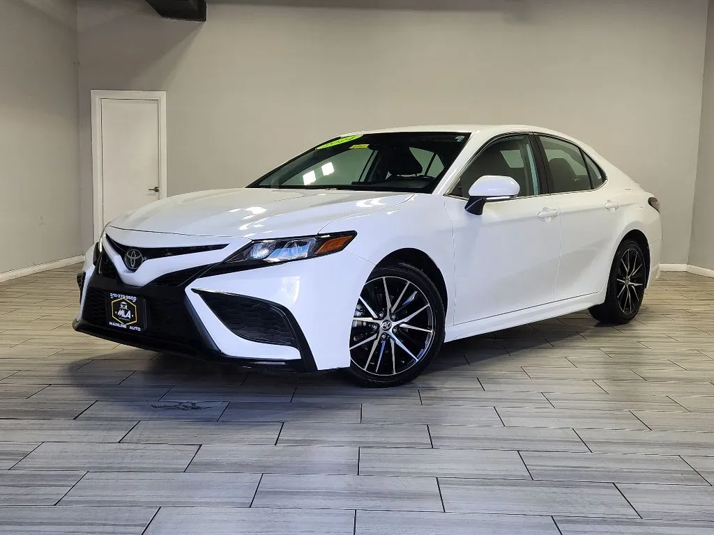 White 2024 Toyota Camry SE for sale in Philadelphia, PA
